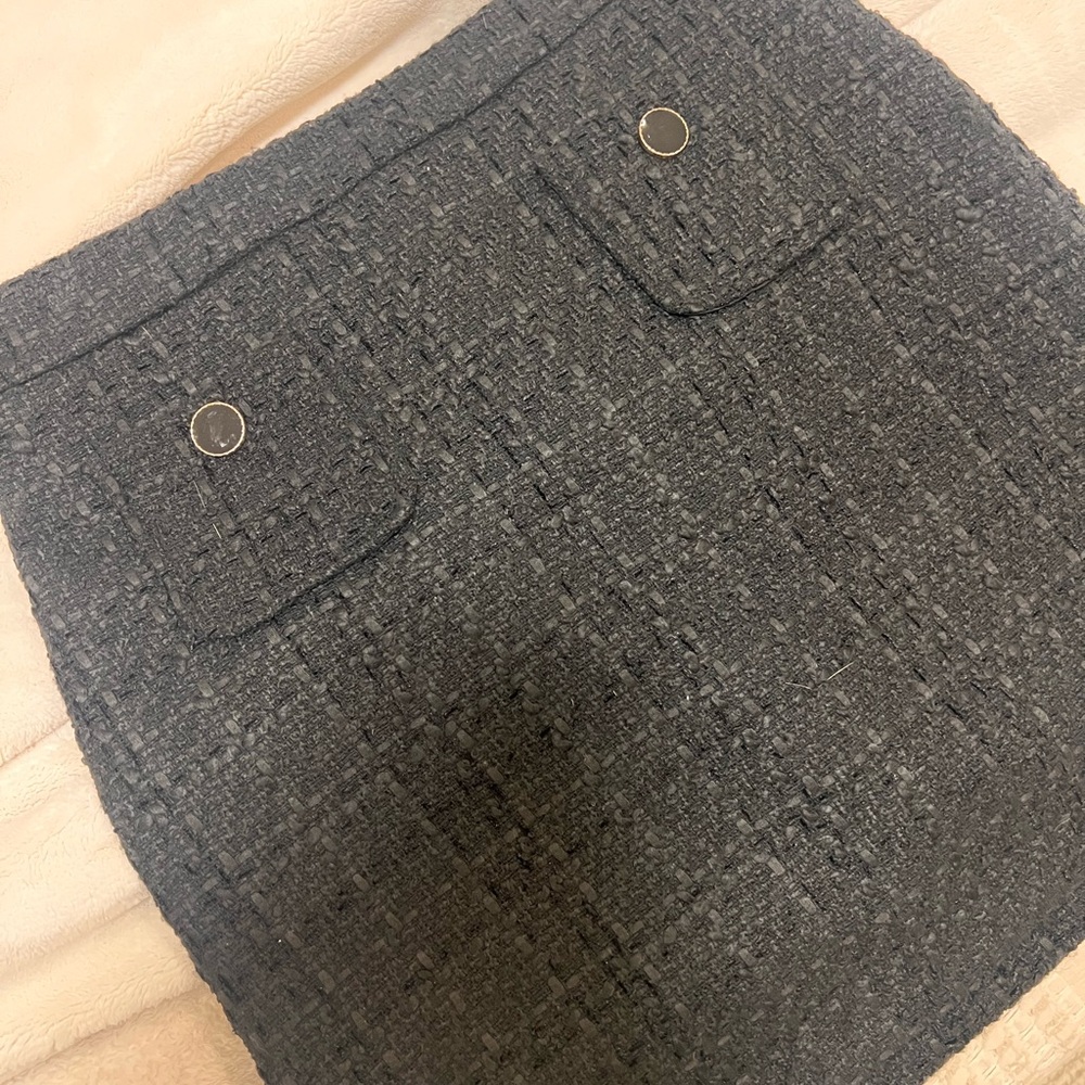 Black tweed skirt, very good condition size 4